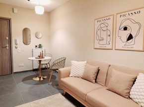Elegant City Center Apartment